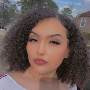 Meet your Posher, April